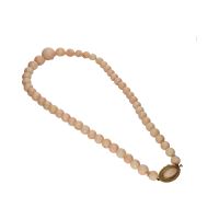 Collar de coral con el cierre en oro amarillo.