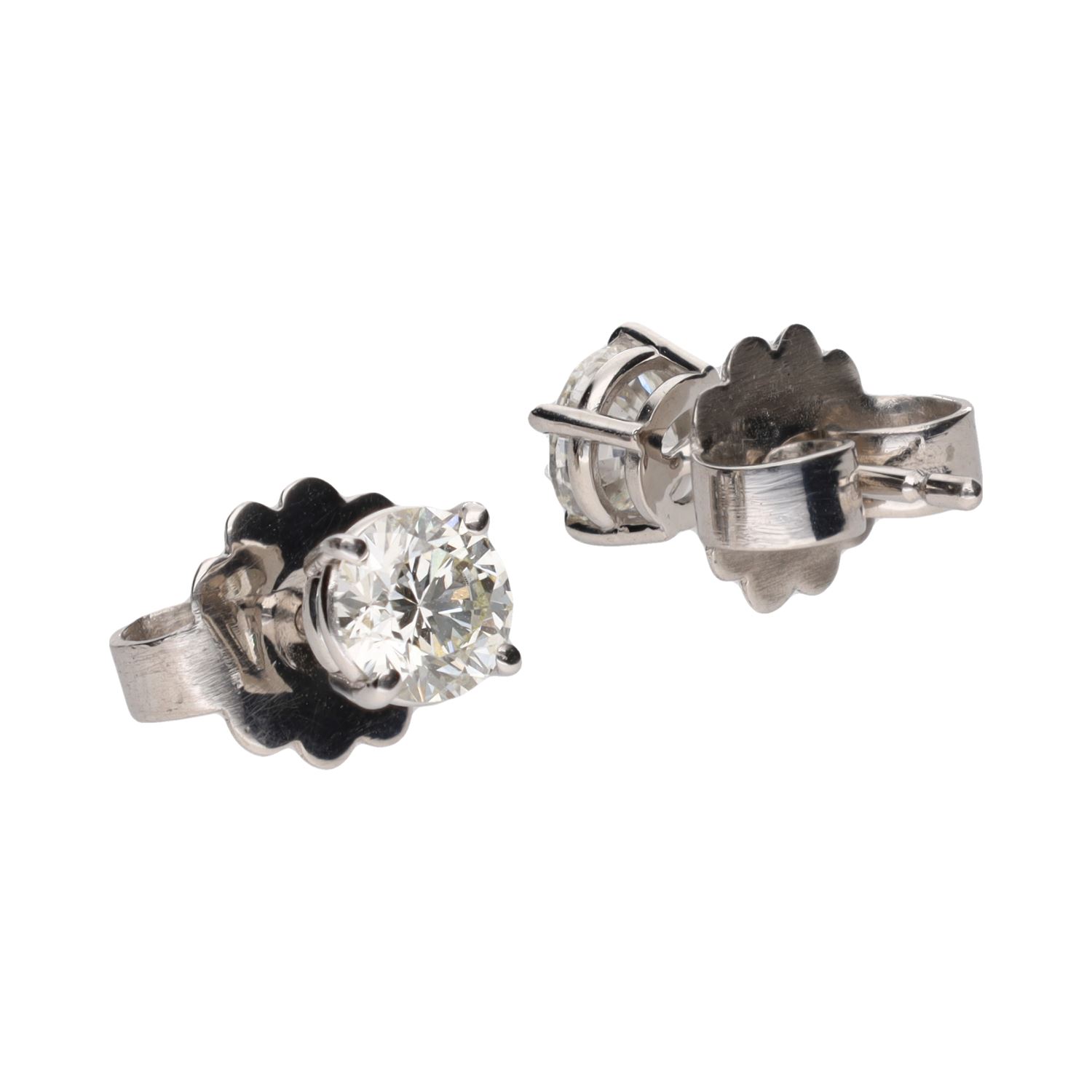 Pendientes en oro blanco con brillantes.