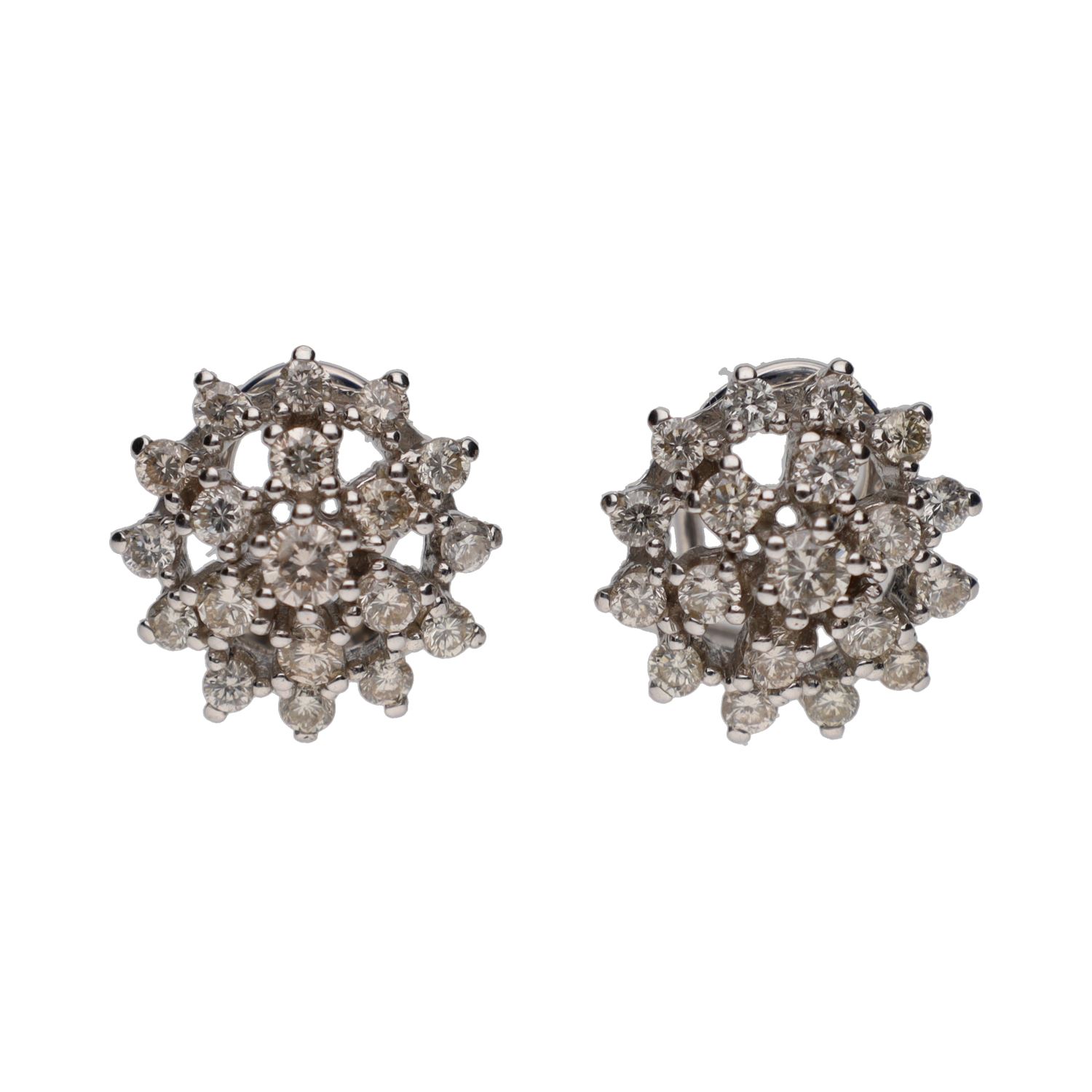 Pendientes en oro blanco con brillantes. Cierre omega.
