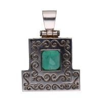 Colgante en oro blanco con esmeralda y brillantes.