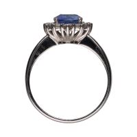 Sortija en oro blanco con zafiro y orla de brillantes. Talla 14.