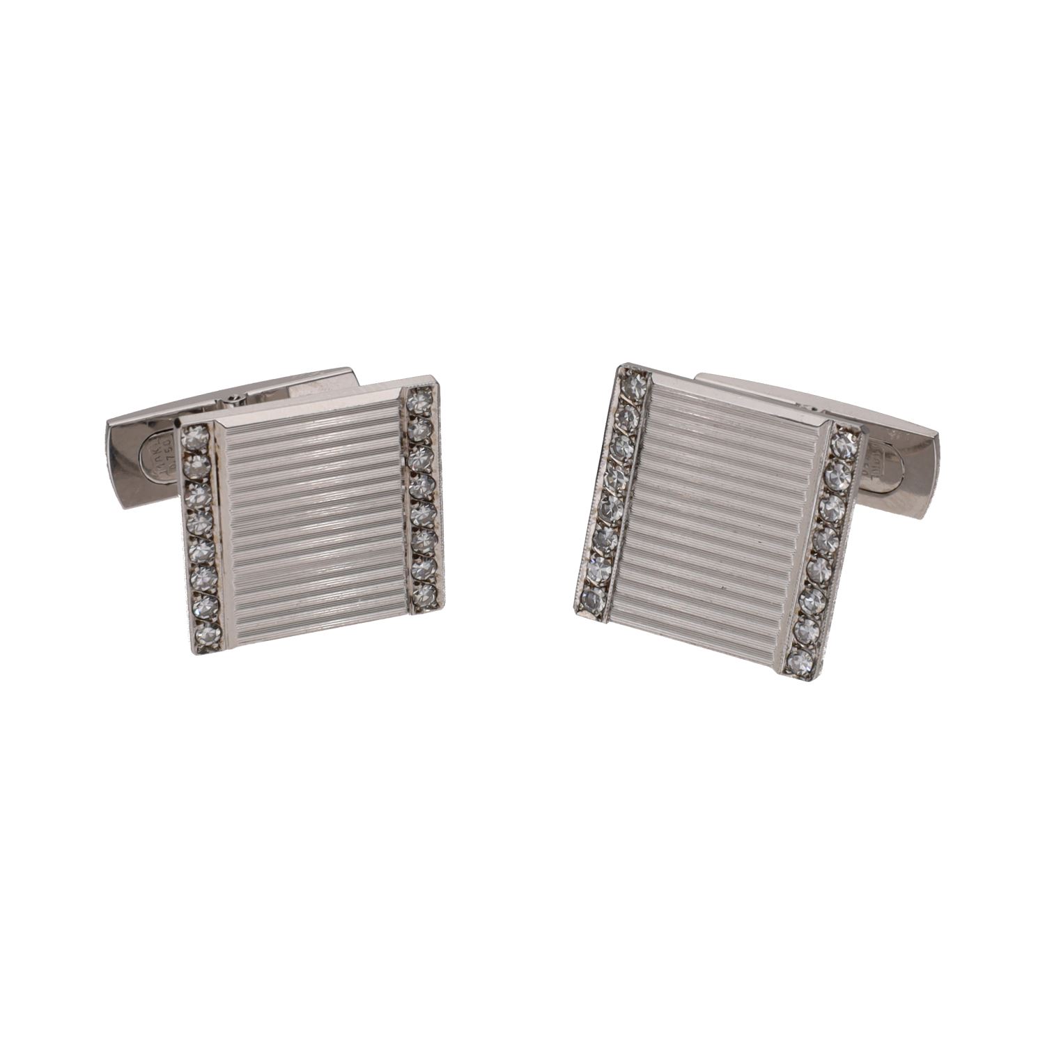Gemelos cuadrados en oro blanco con brillantes.