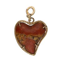 Colgante forma de corazón en oro amarillo y piedra a marmolada.