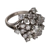 Sortija en oro blanco con brillantes. Talla 9.