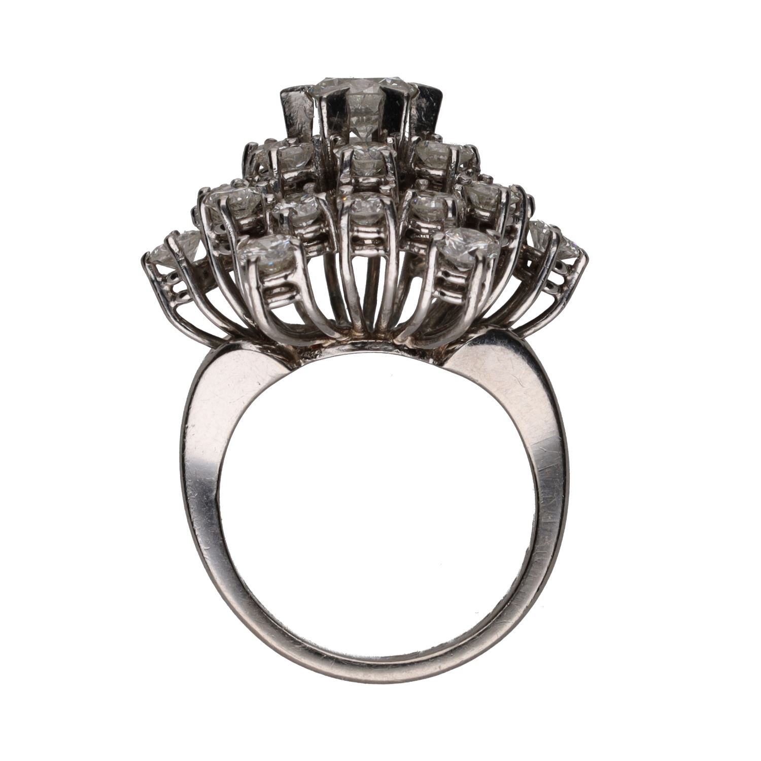 Sortija en oro blanco con brillantes. Talla 9.