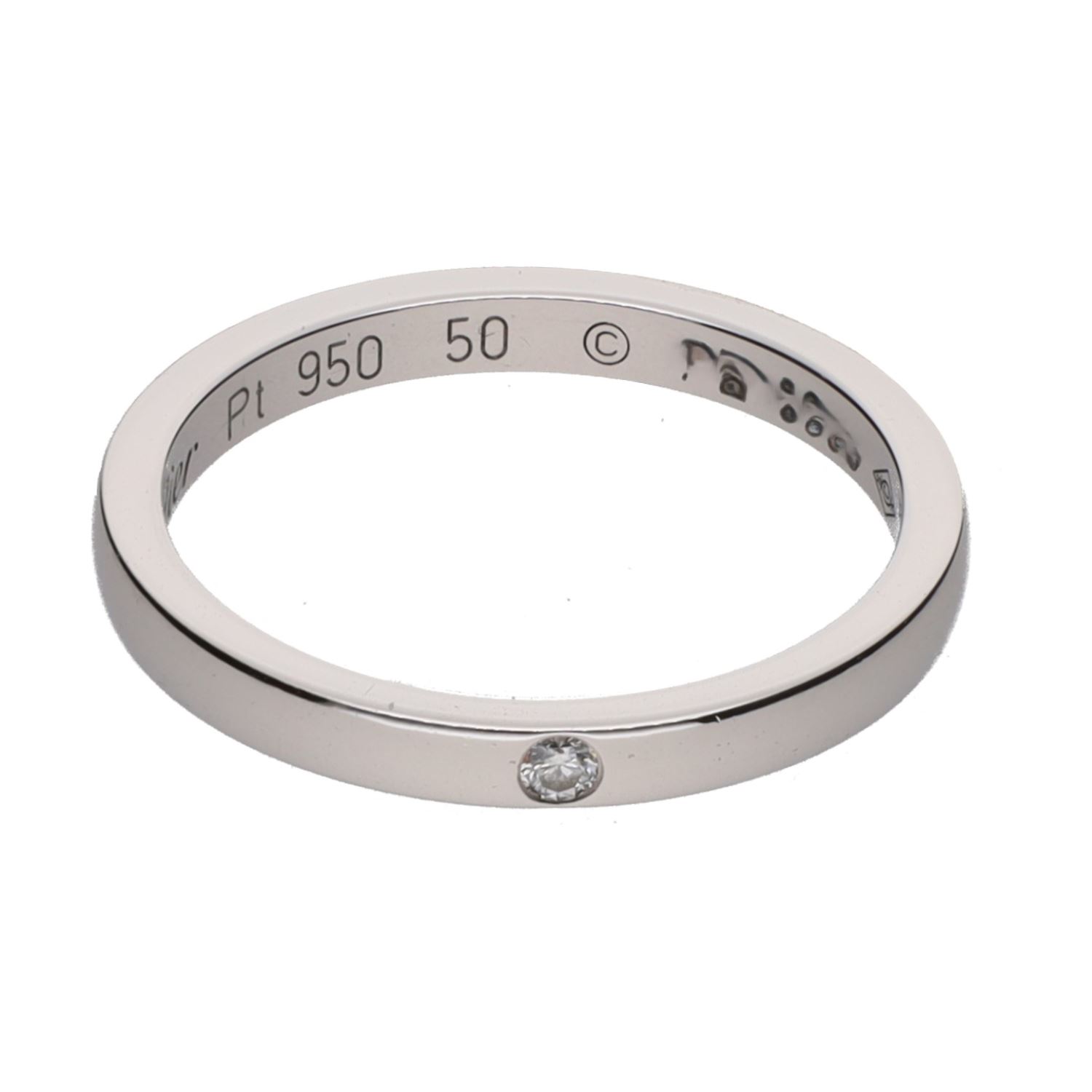 Sortija alianza de cartier con un brillante en platino. Talla 50.