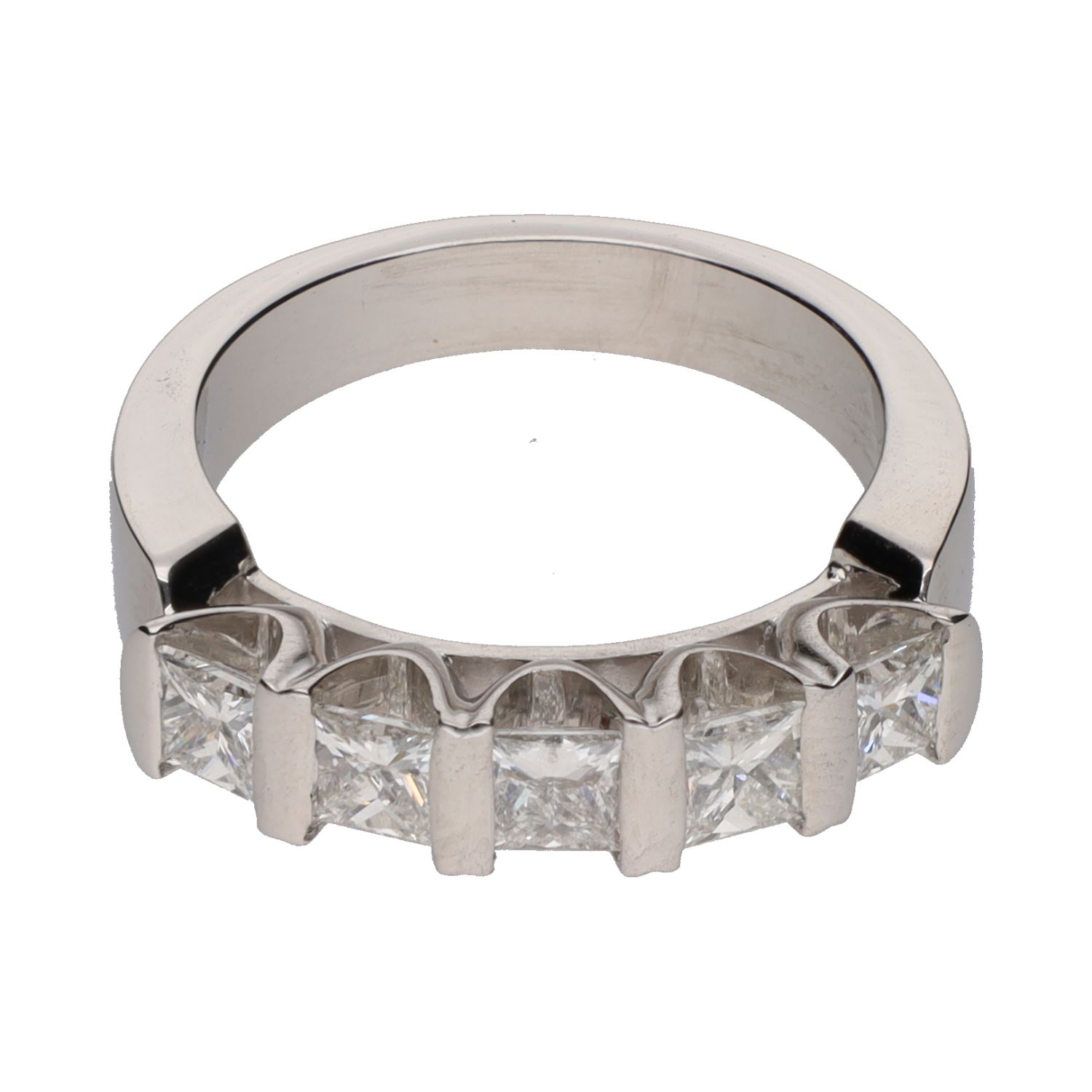 Sortija cinquillo en oro blanco con brillantes princesa. Talla 8.