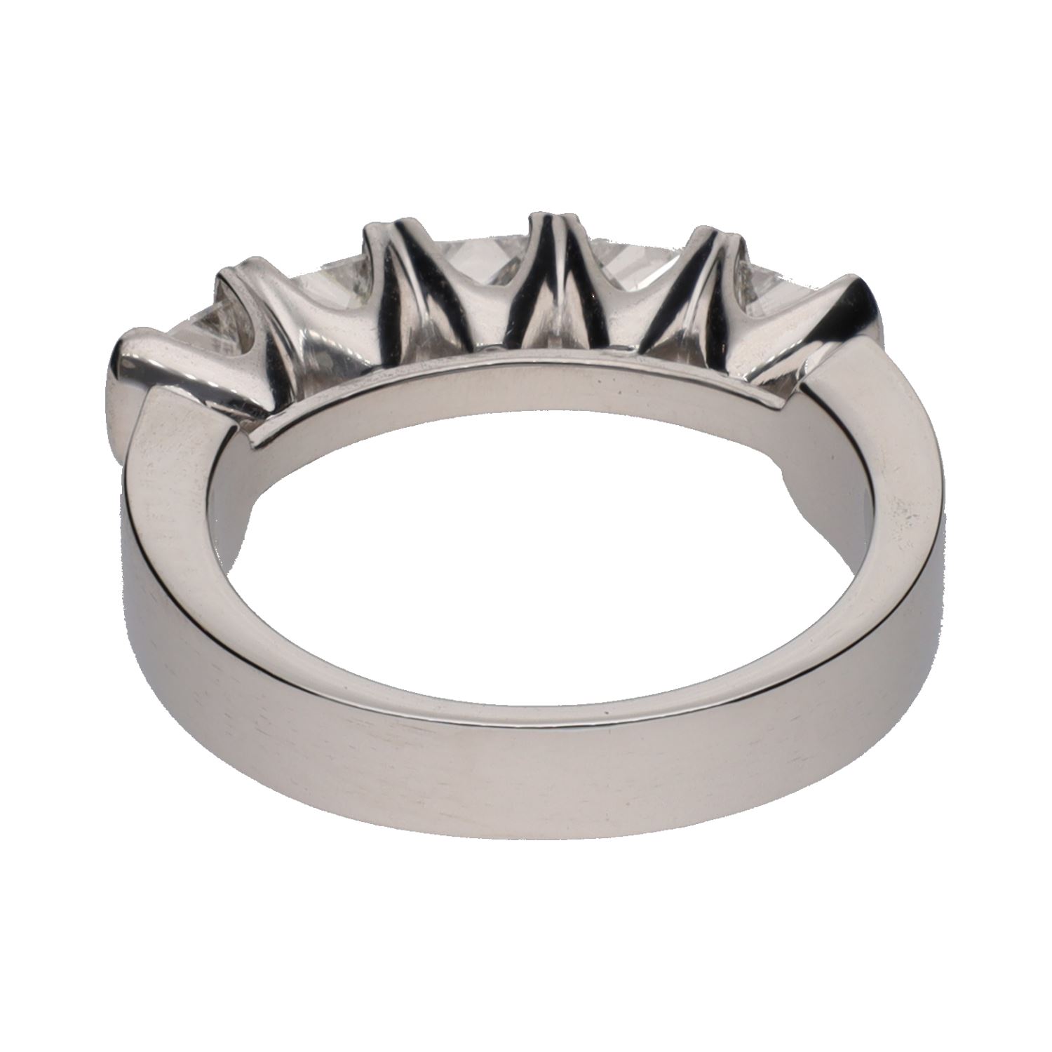 Sortija cinquillo en oro blanco con brillantes princesa. Talla 8.