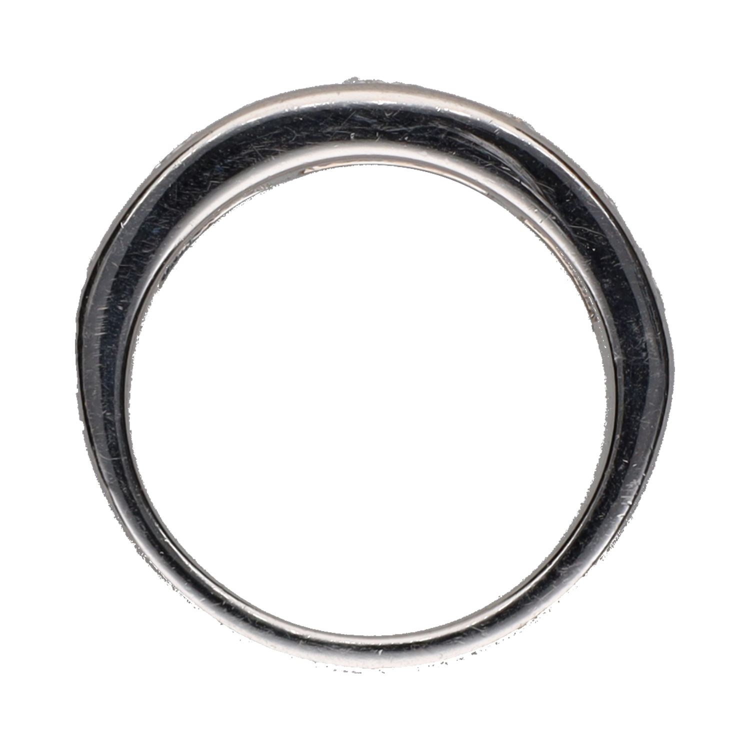 Sortija media alianza en oro blanco con brillantes. Talla 15.