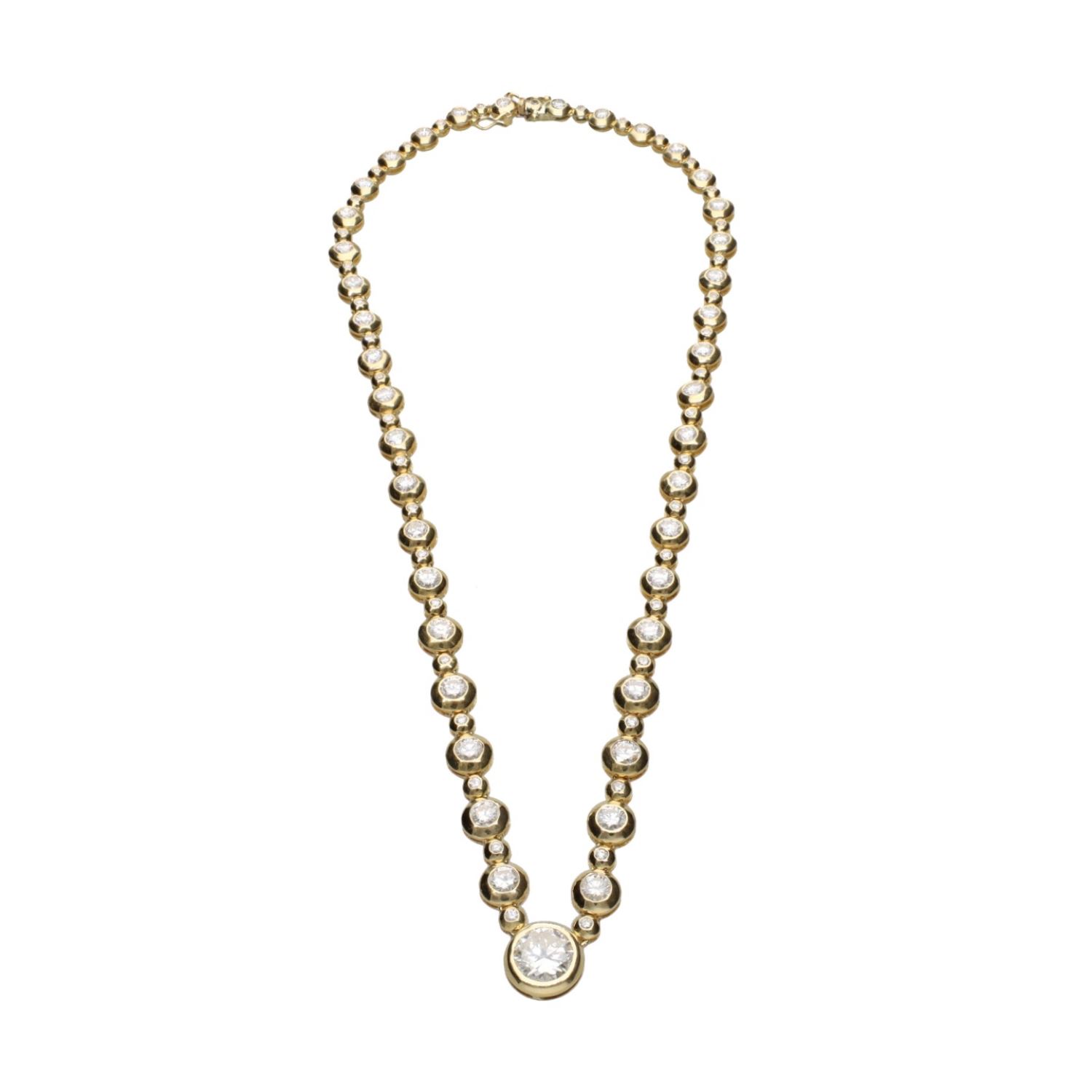 Collar en oro amarillo con brillantes en chatón.