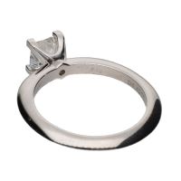 Sortija solitario tiffany & co. En platino con un brillante 0,62ct. Talla 12.