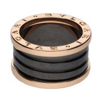 Sortija b-zero de bulgari en oro rosa y cerámica. Talla 54.