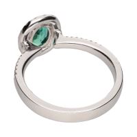 Sortija en oro blanco con esmeralda y brillantes. Talla 14.