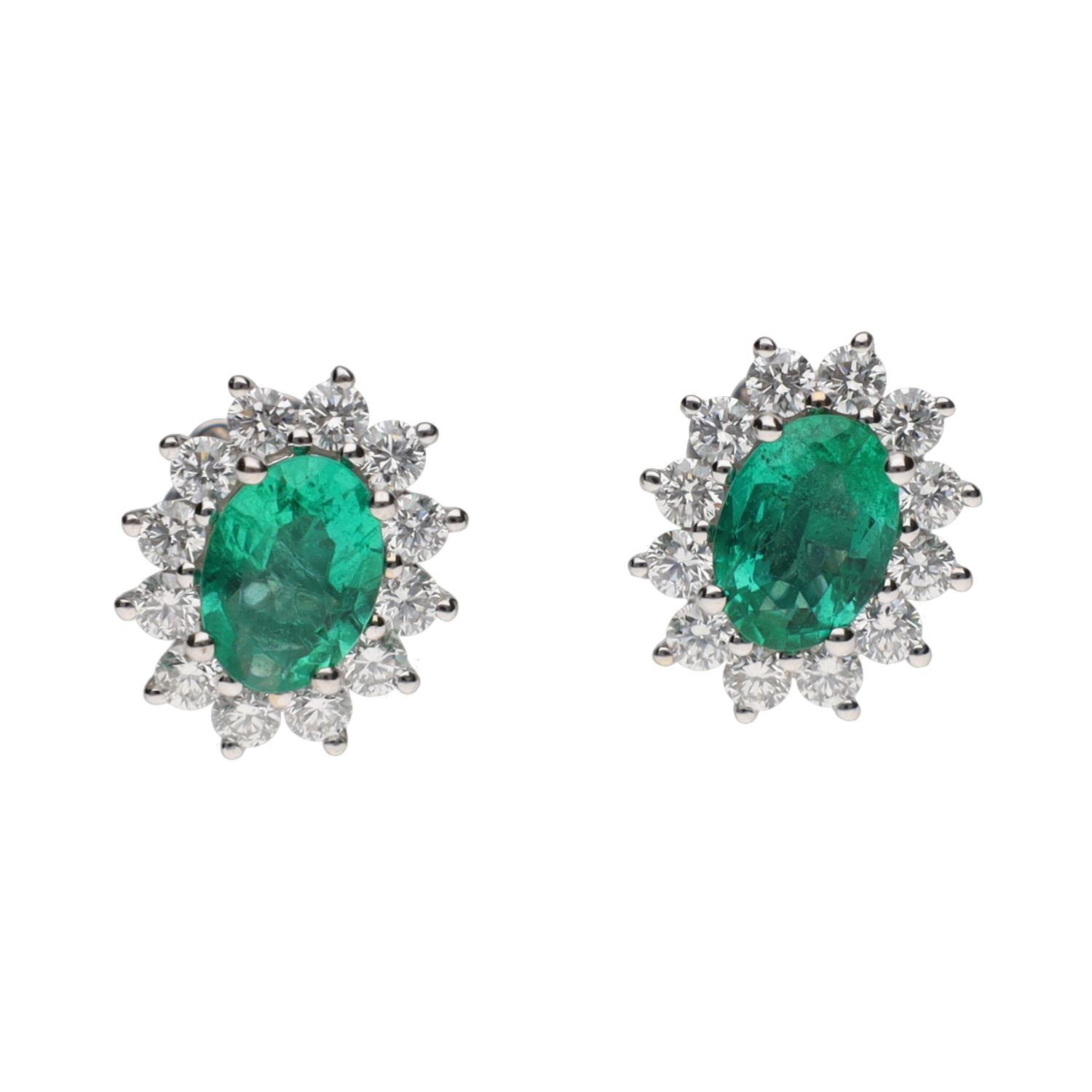 Pendientes en oro blanco con esmeraldas y brillantes.