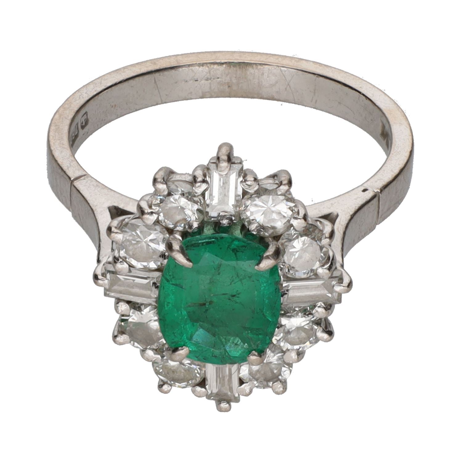 Sortija en oro blanco con esmeralda y diamantes. Talla 13.