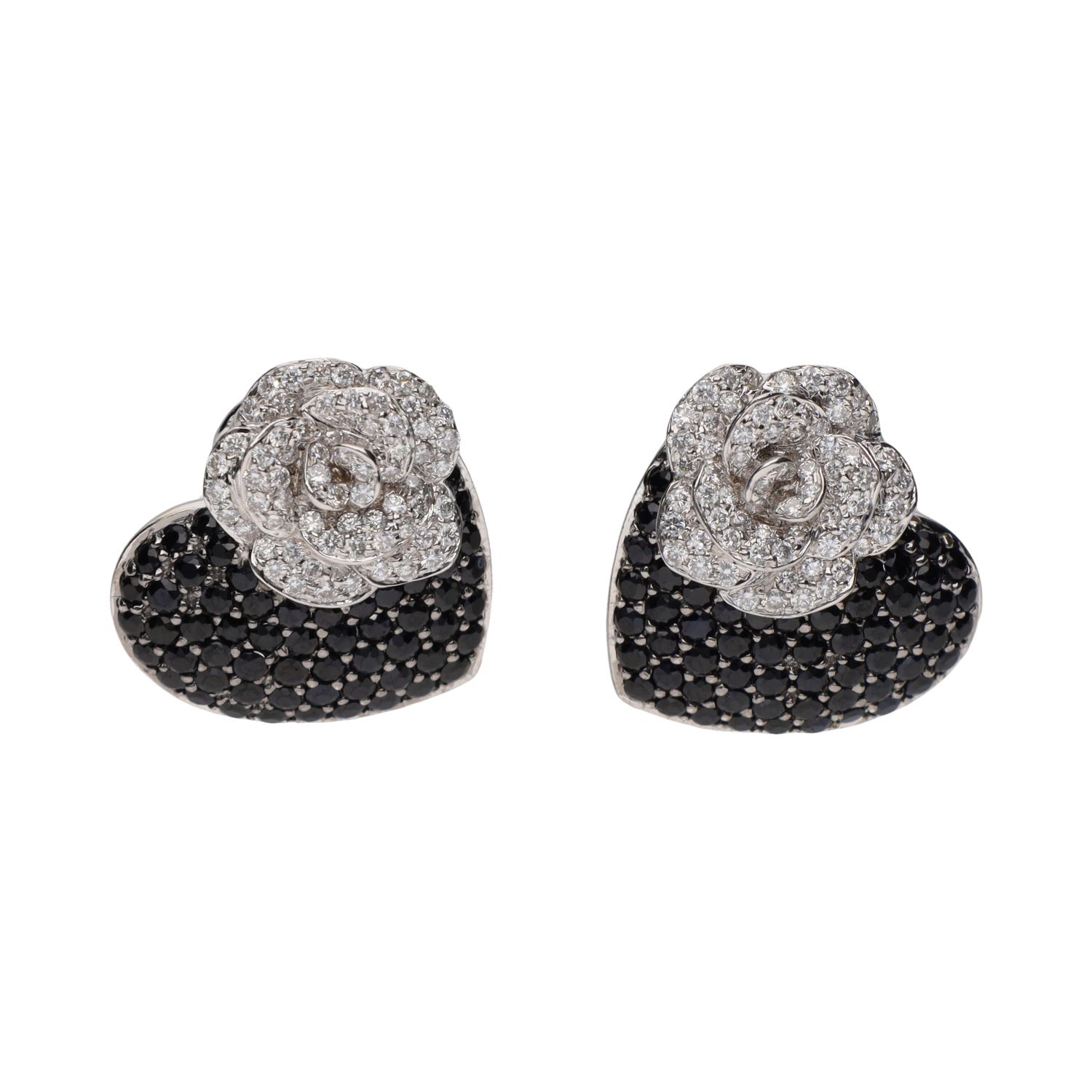 Pendientes firmados por roberto coin en oro blanco con forma de corazón.