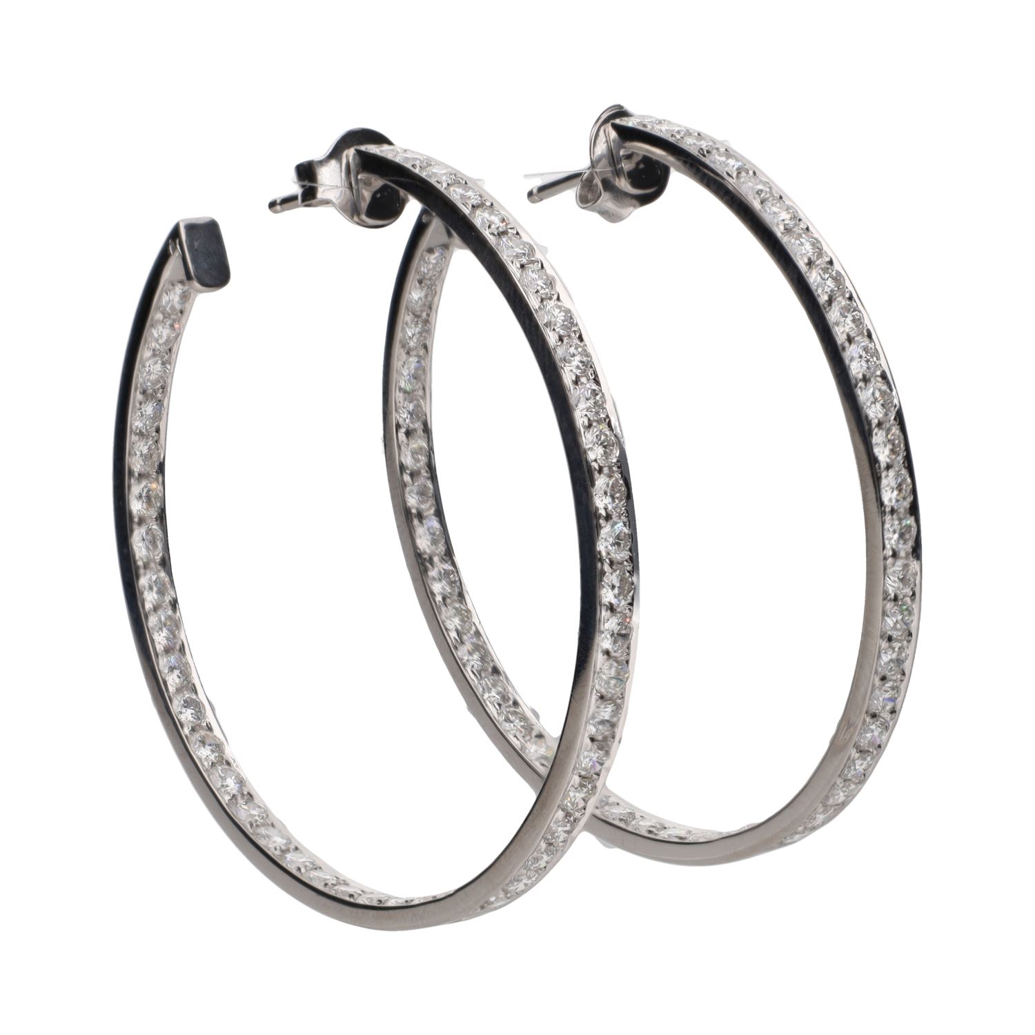 Pendientes argollas firmados por suarez en oro blanco con brillantes.