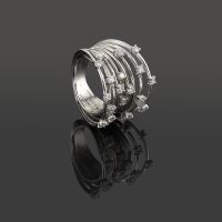 Sortija oro blanco y diamantes.