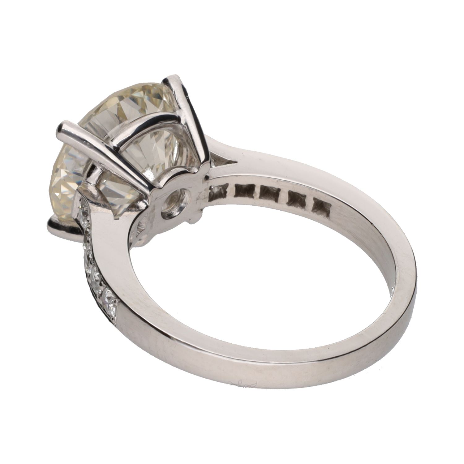 Sortija solitario en platino con brillante central 4,62ct.