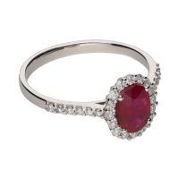 Sortija en oro blanco con rubí y brillantes. Talla 14.