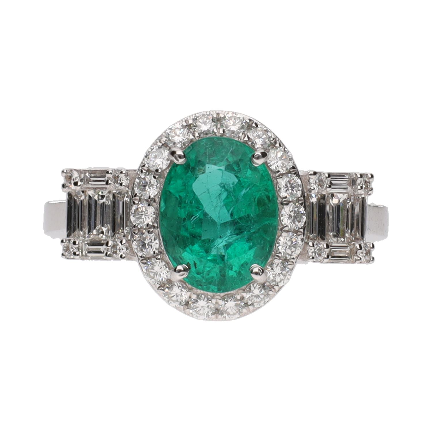 Sortija con esmeralda central y detalles con brillantes. Talla 14.