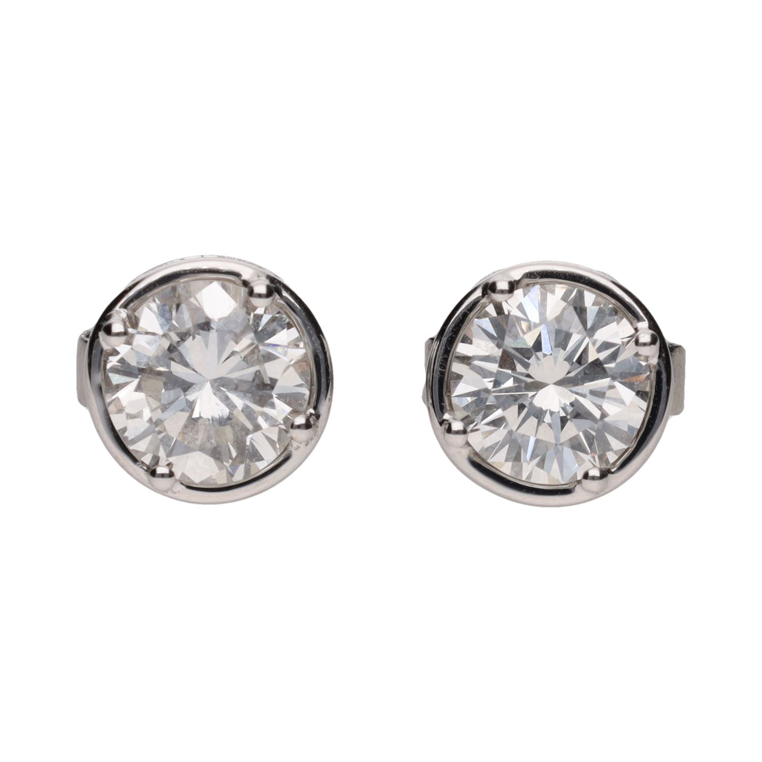 Pendientes dormilonas en oro blanco con brillantes.