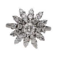 Sortija en oro blanco con brillantes. Talla 13.