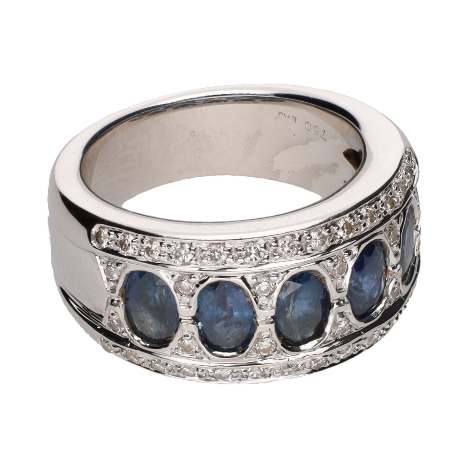 Sortija ancha en oro blanco con zafiros y brillantes. Talla 15.