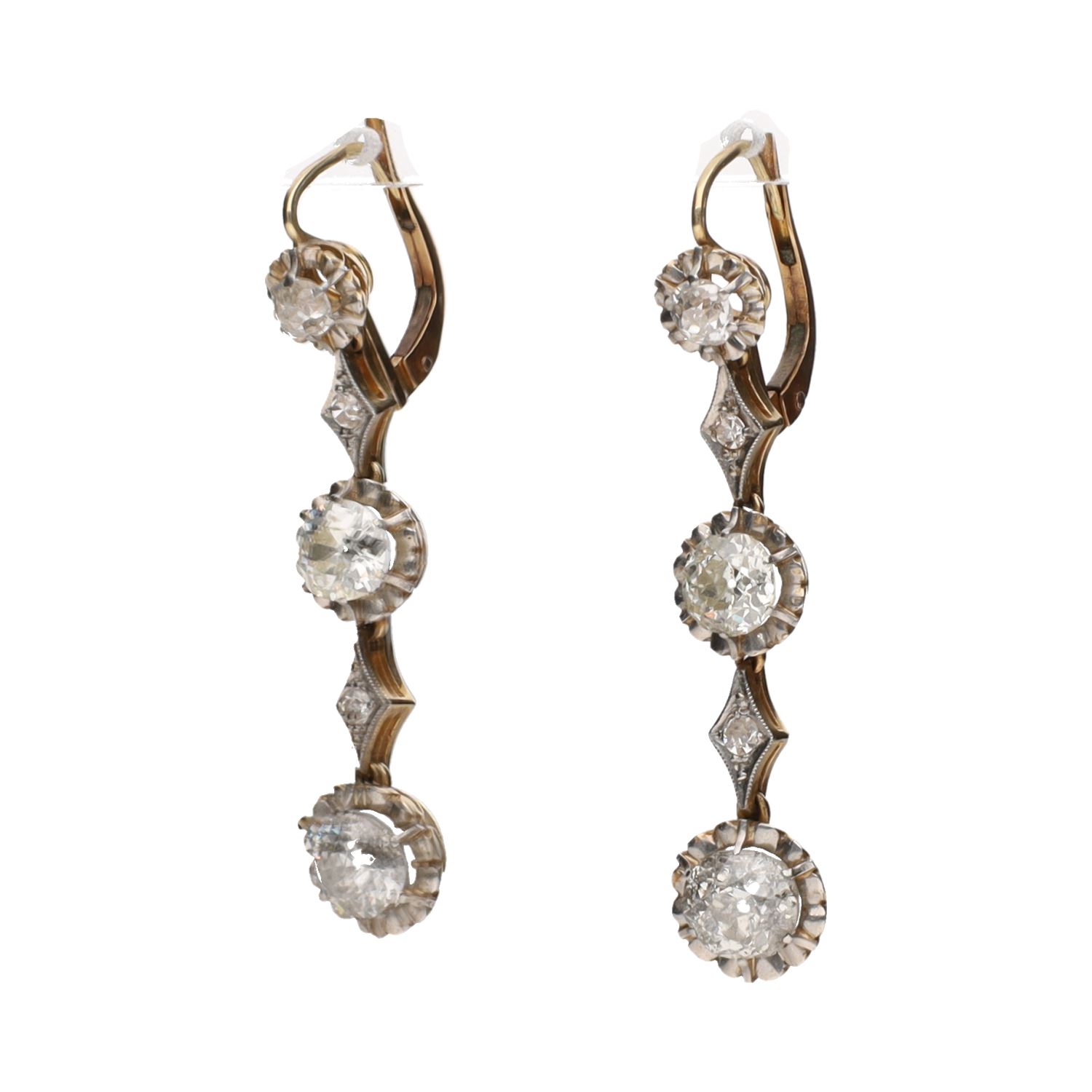 Pendientes largos antiguos en oro amarillo con diamantes.