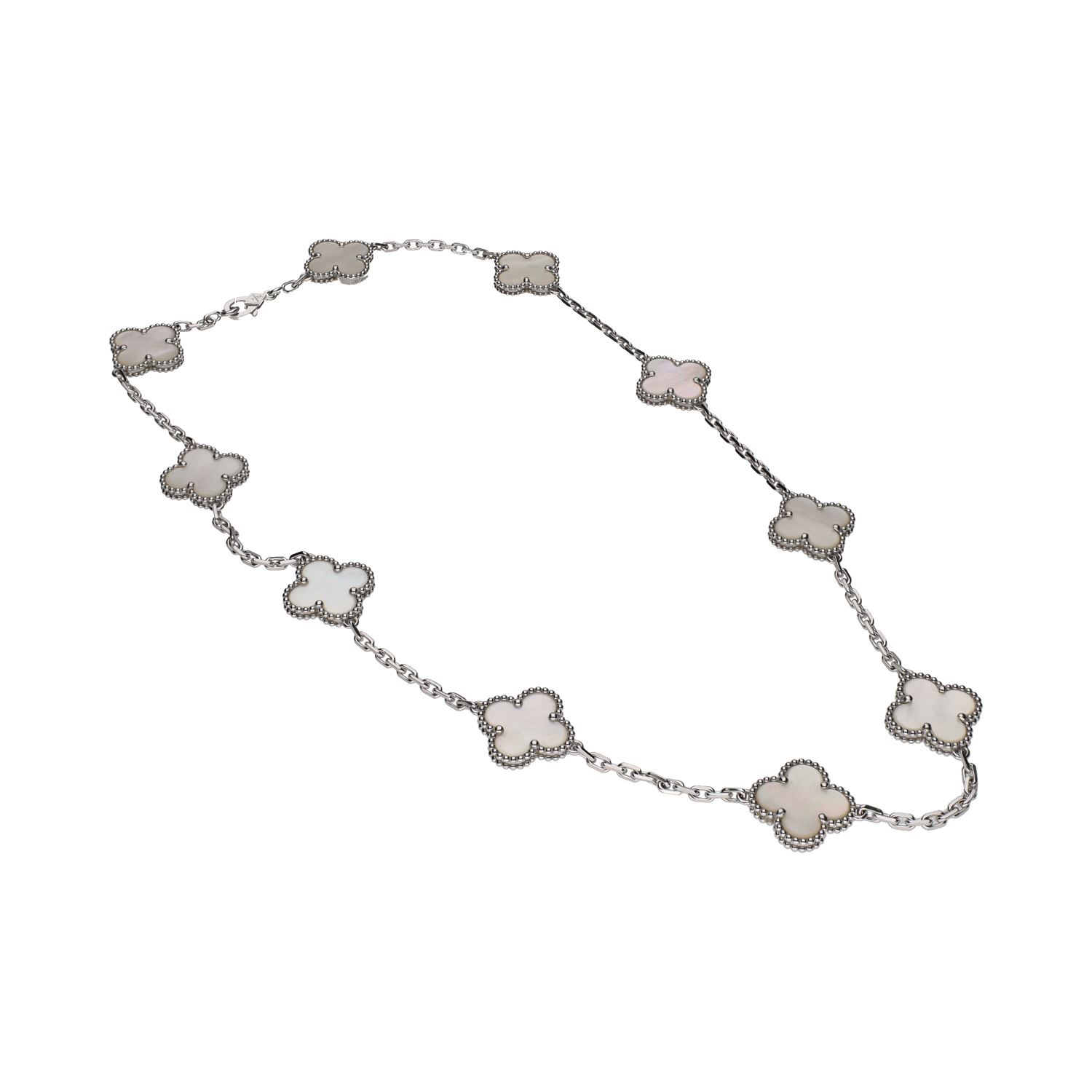 Collar de al colección alhambra de van cleef en oro blanco y madreperla.