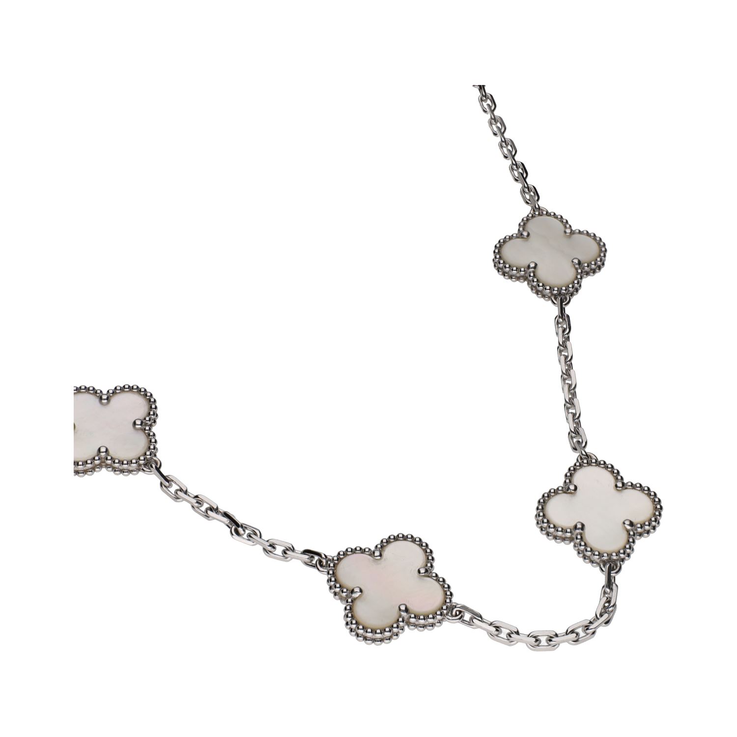 Collar de al colección alhambra de van cleef en oro blanco y madreperla.