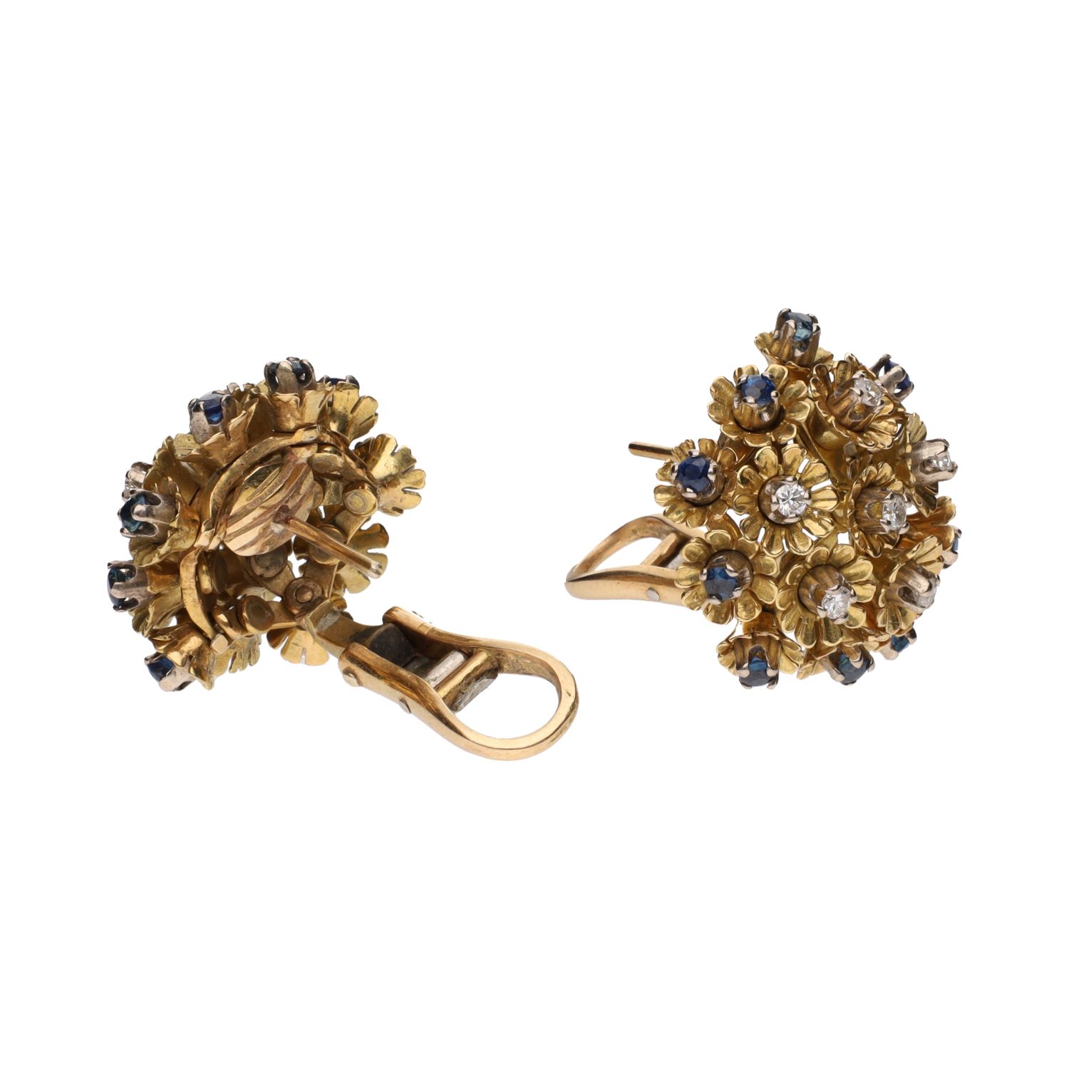 Pendientes en oro amarillo con zafiros y brillantes.