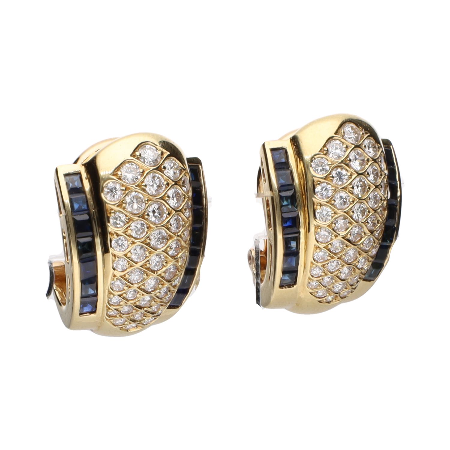 Pendientes en oro amarillo con zafiros y brillantes.