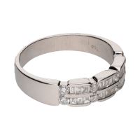 Sortija en oro blanco con diamantes. Talla 19.