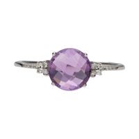 Sortija en oro blanco con amatista y brillantes. Talla 19.
