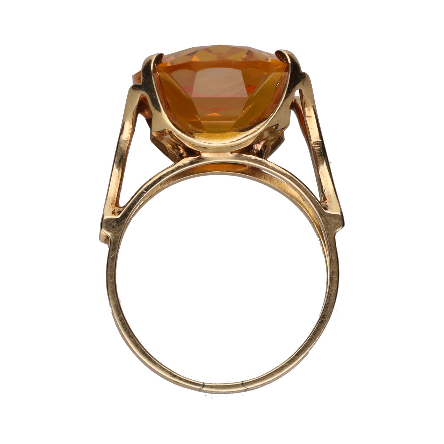Sortija en oro amarillo con cuarzo. Talla 15.