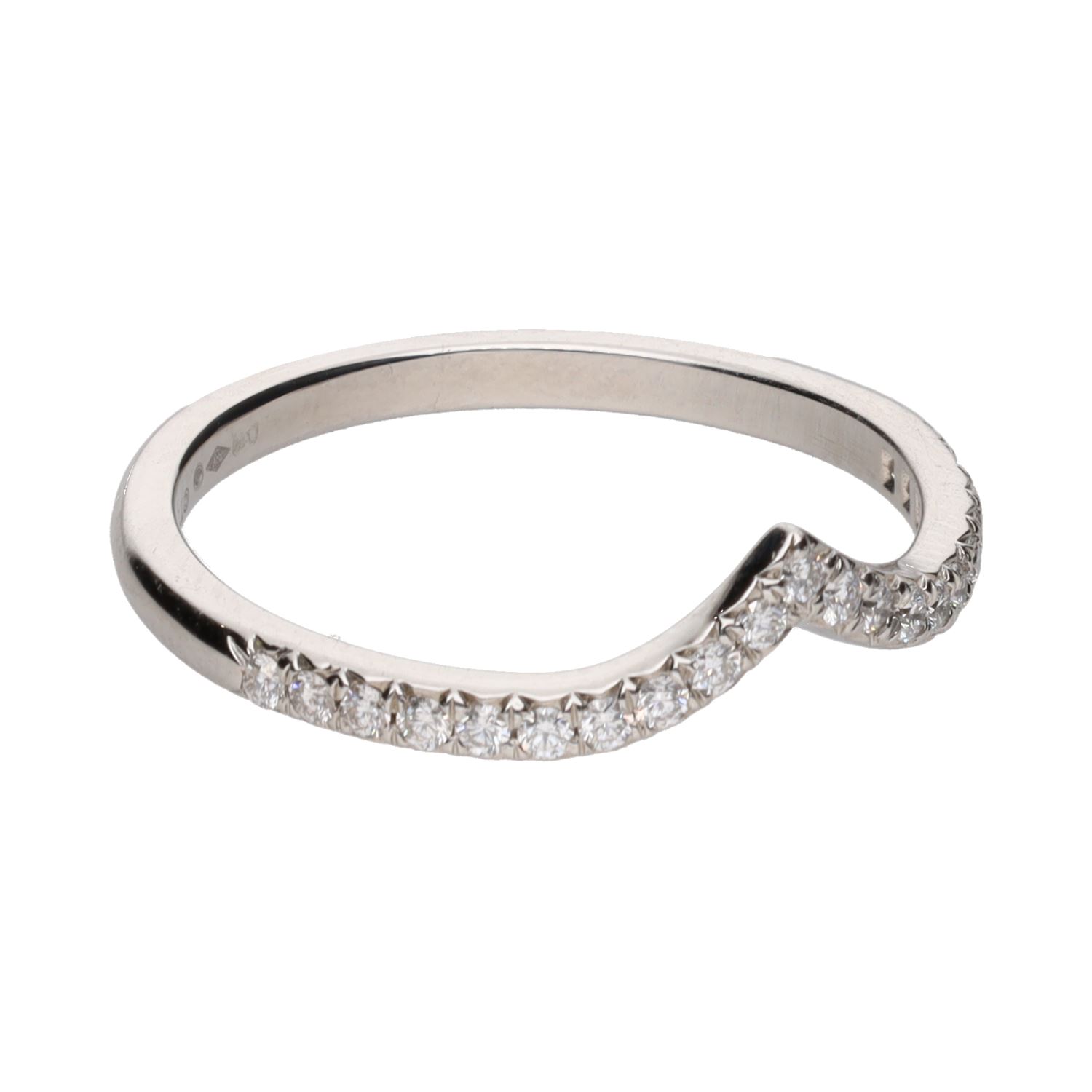 Sortija tiffany & co. Realizado en platino y brillantes. Talla 17.
