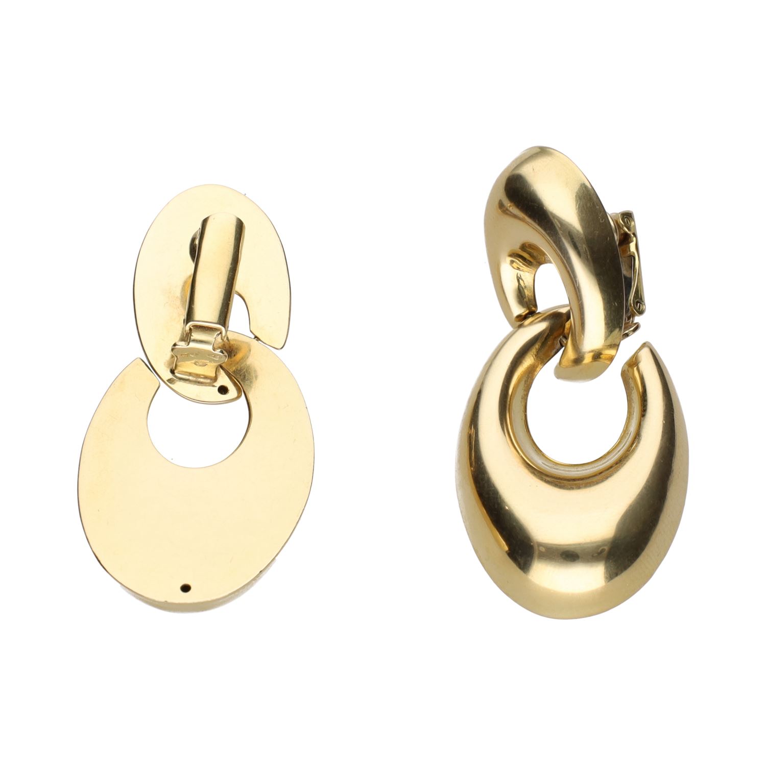Pendientes en oro amarillo.