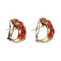 Pendientes en oro amarillo y coral.