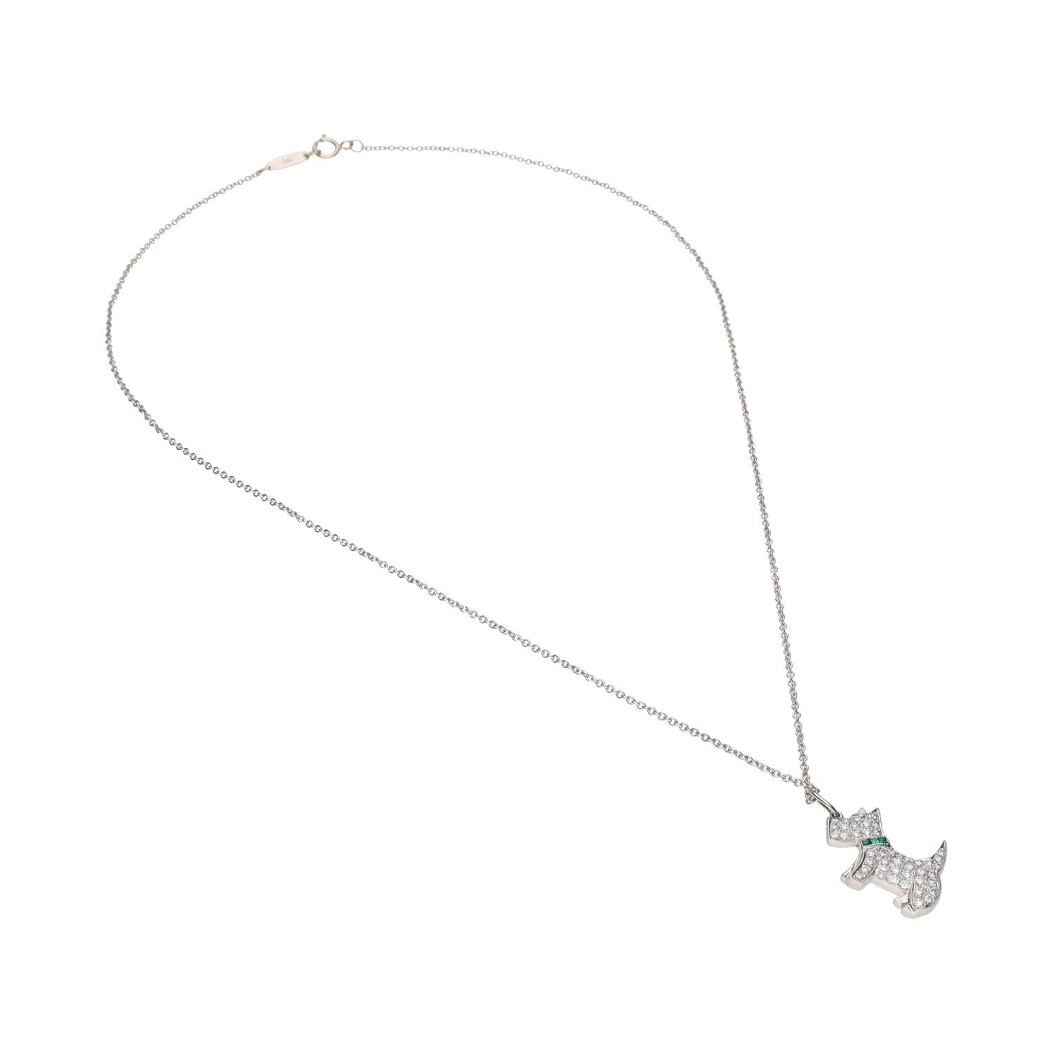 Collar tiffany & co. Realizado en oro blanco con colgante de perro en platino con esmeraldas y brillantes.
