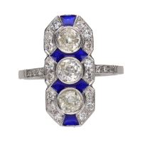 Sortija en oro blanco con esmalte y diamantes. Talla 16.